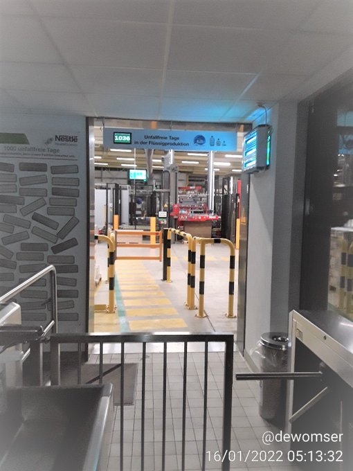 Unfallfreie Tagezähler  am Eingang zur Produktion